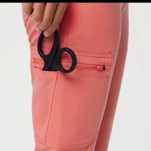 Figs Coral Scrub Set